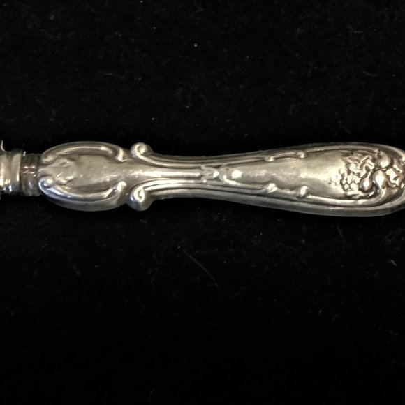 Vintage Sterling Silver Floral Cheese Server - Picture 5 of 6